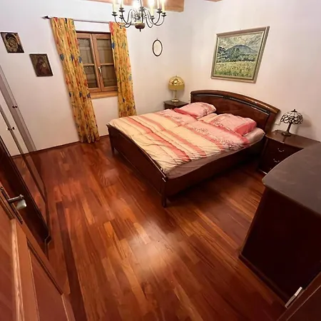 Haus Pacalulu شقة